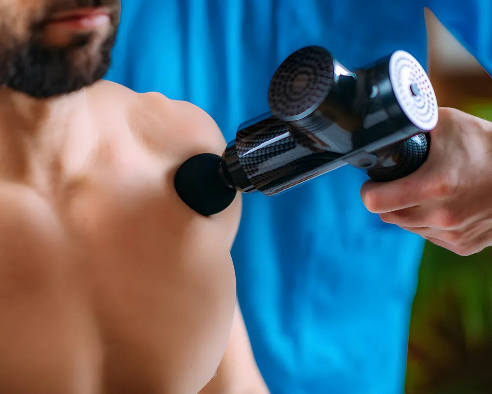 Pistolet massage sur le pec